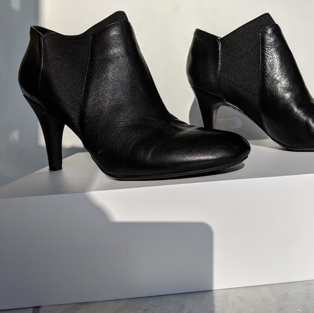 Isaac mizrahi live! black booties size 8